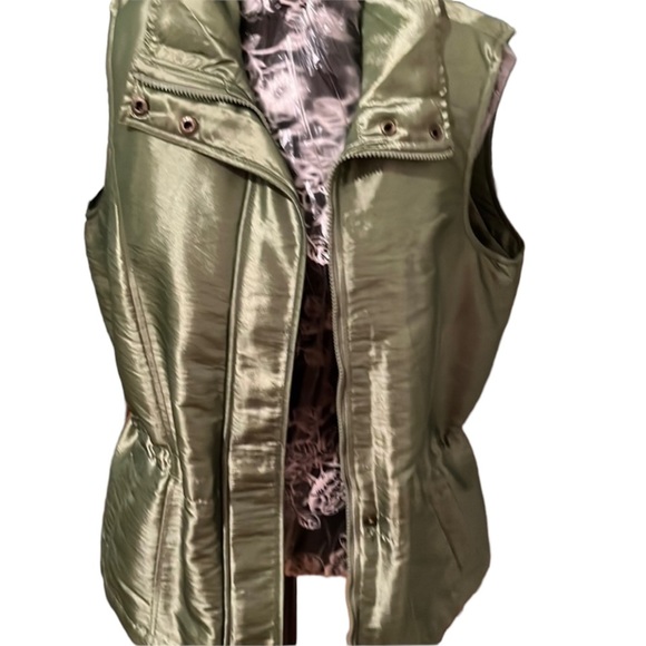 Coldwater Creek size medium lime green vest zipper & snaps front with pockets - Picture 4 of 13